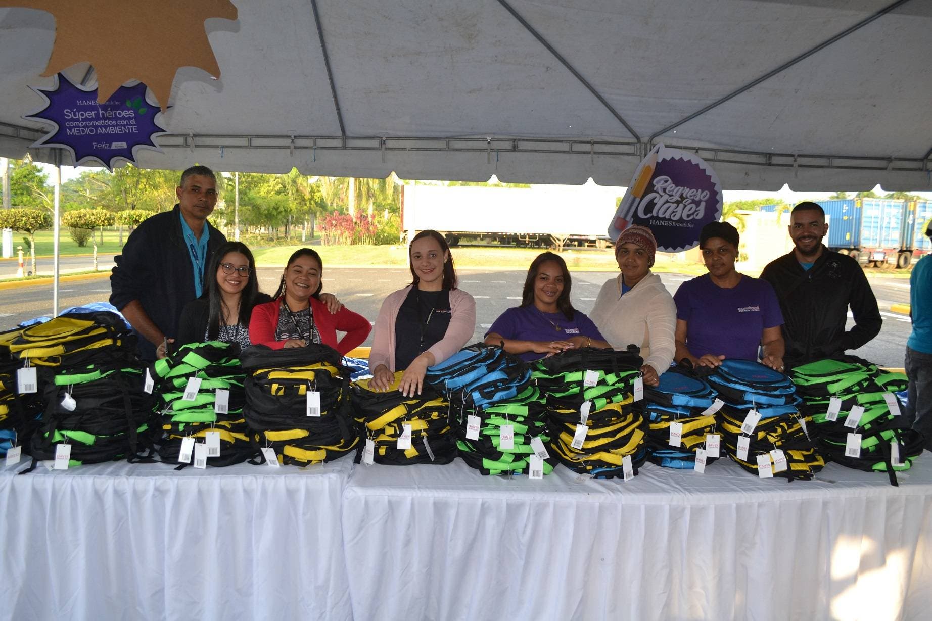 HanesBrands entrega más de 8,000 kits escolares para el regreso a clases