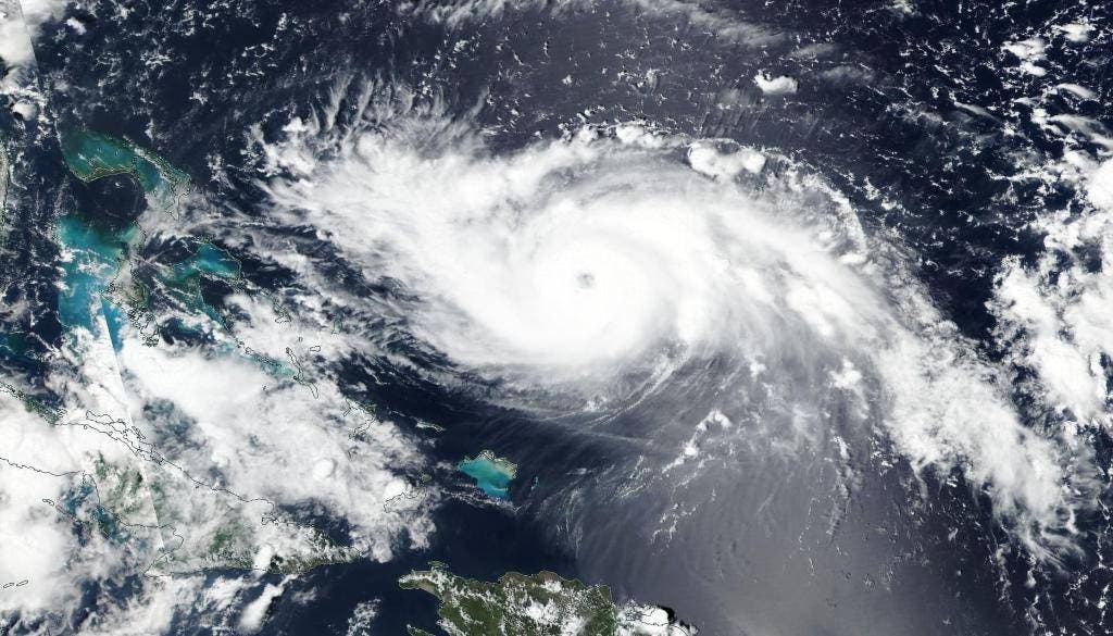 Donald Trump afirma que huracán Dorian es uno de los más fuertes que se han visto en décadas en Estados Unidos