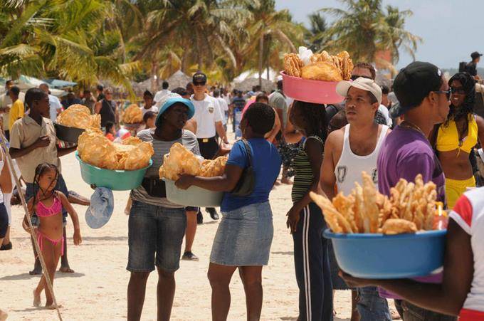 Pequeños comerciantes de Boca Chica piden inauguración de plaza comercial