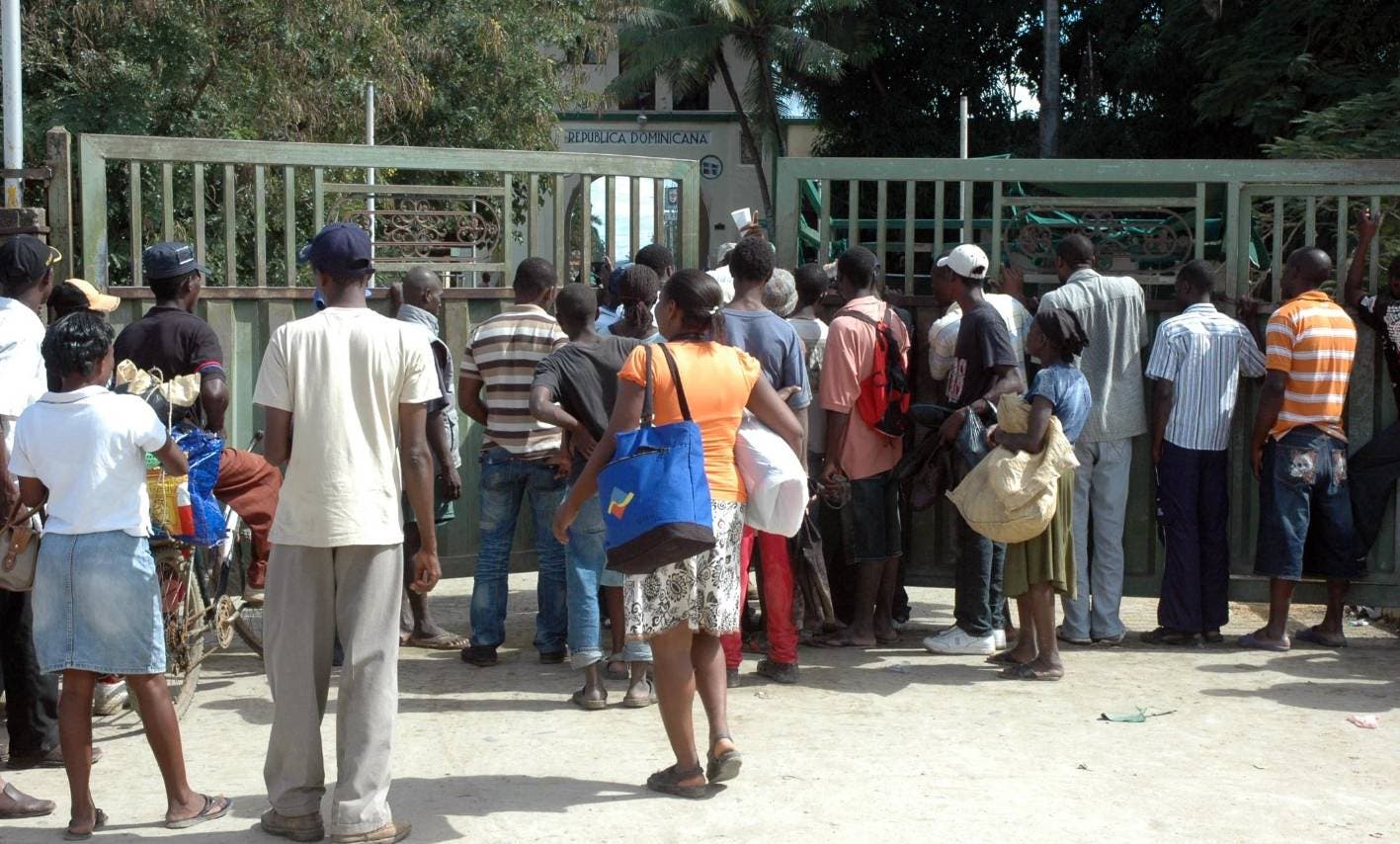 Más de mil haitianos abandonan República Dominicana por coronavirus