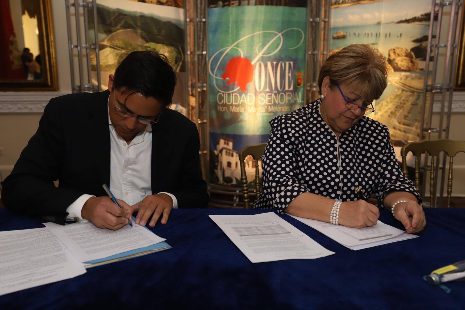 Municipio de Ponce firma contratos para el inicio de los proyectos de reconstrucción