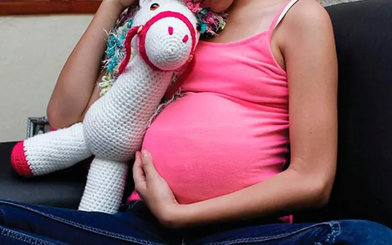 Día de la Prevención del Embarazo en Adolescentes: Ginecólogo cita los riesgos de embarazarse a temprana edad