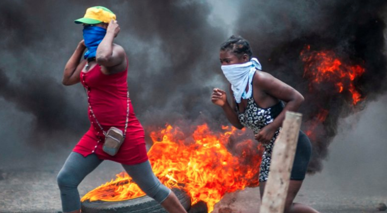 Manifestantes que buscan derrocar presidente de Haití queman negocios