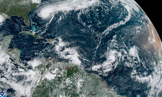 La décima tormenta tropical del Atlántico amenaza Bahamas como huracán