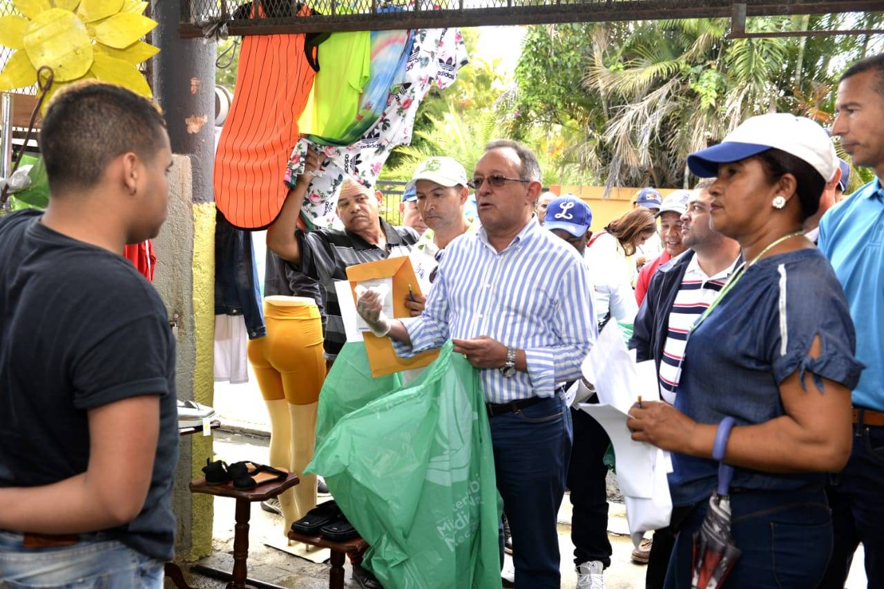 Ministerio Medio Ambiente concluye jornadas contra el dengue en varias comunidades de La Vega