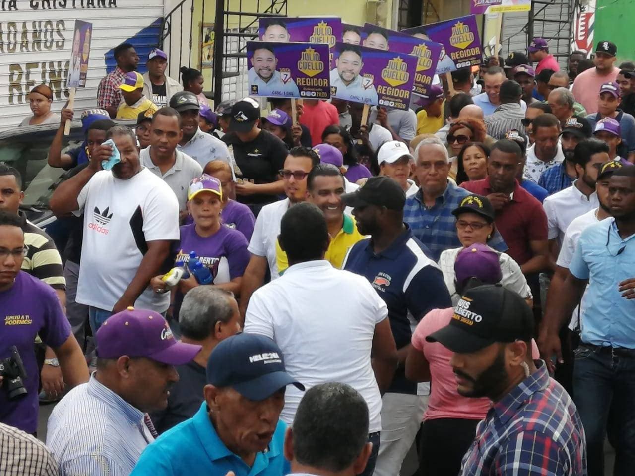 Luis Alberto sostiene contacto con residentes de las circunscripciones 1,2 y 3 en el municipio Santo Domingo Este