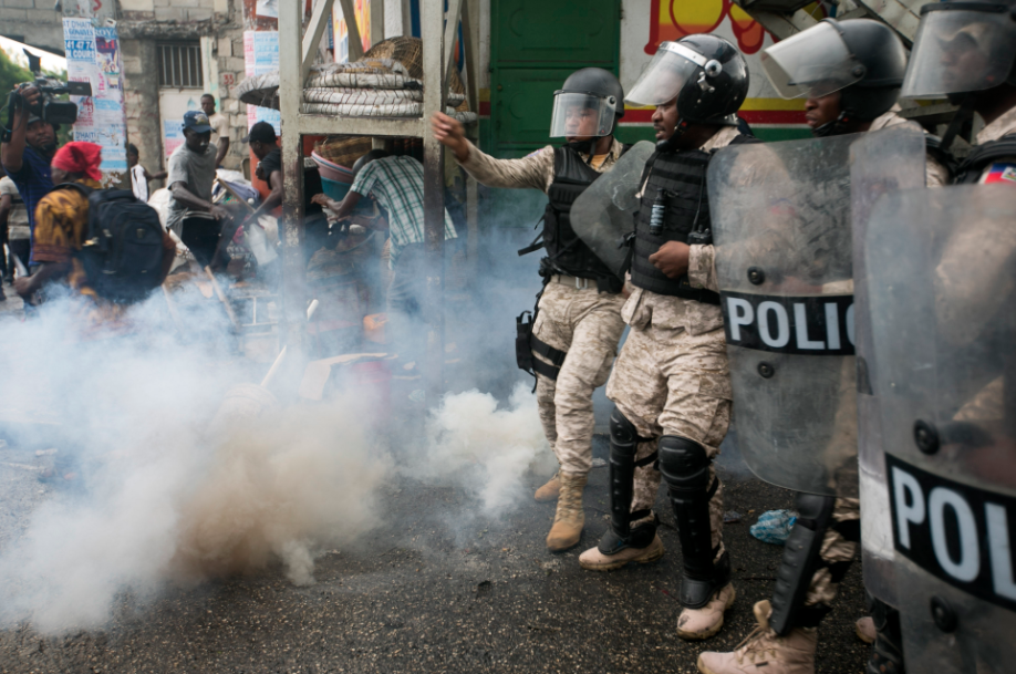 La Policía de Haití se enfrenta a cientos de manifestantes en Puerto Príncipe