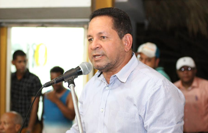 Precandidato a senador Miguel Bejarán recibe respaldo del sector salud en Montecristi