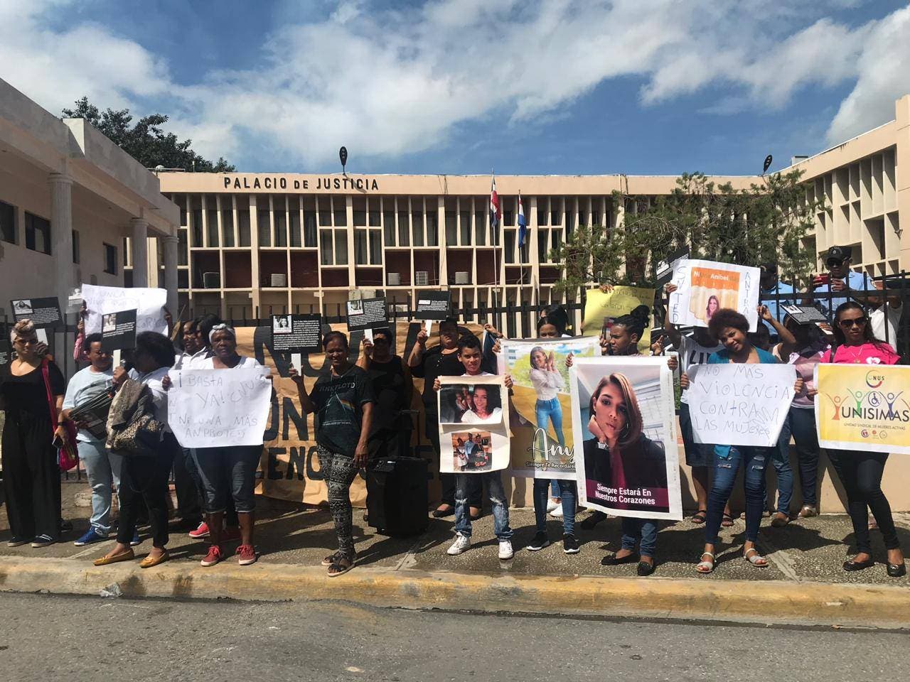 Video y Fotos: Protestan en SPM a un mes del feminicidio Anibel González; advierten no se cansarán