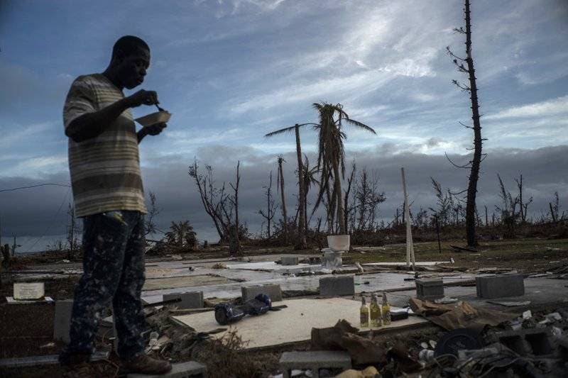 Bahamas reanuda las labores de limpieza y recuperación tras evitar un golpe directo de la tormenta Humberto