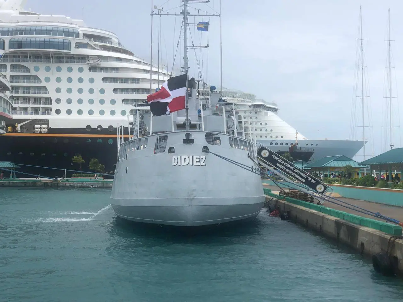Llega a Las Bahamas el buque de la Armada Dominicana con donativos tras huracán Dorian