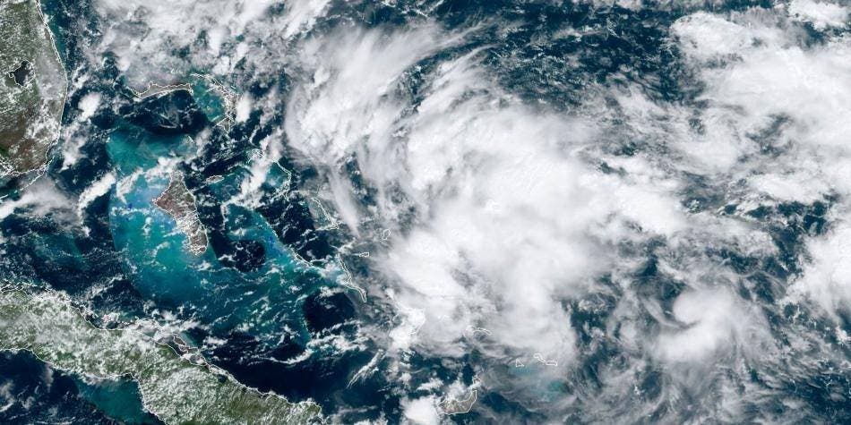 Tormenta tropical Humberto llegará a huracán, pero alejada de tierra