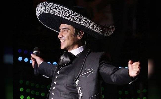 Un maduro Alejandro Fernández regresa a sus “raíces” con un disco de mariachi