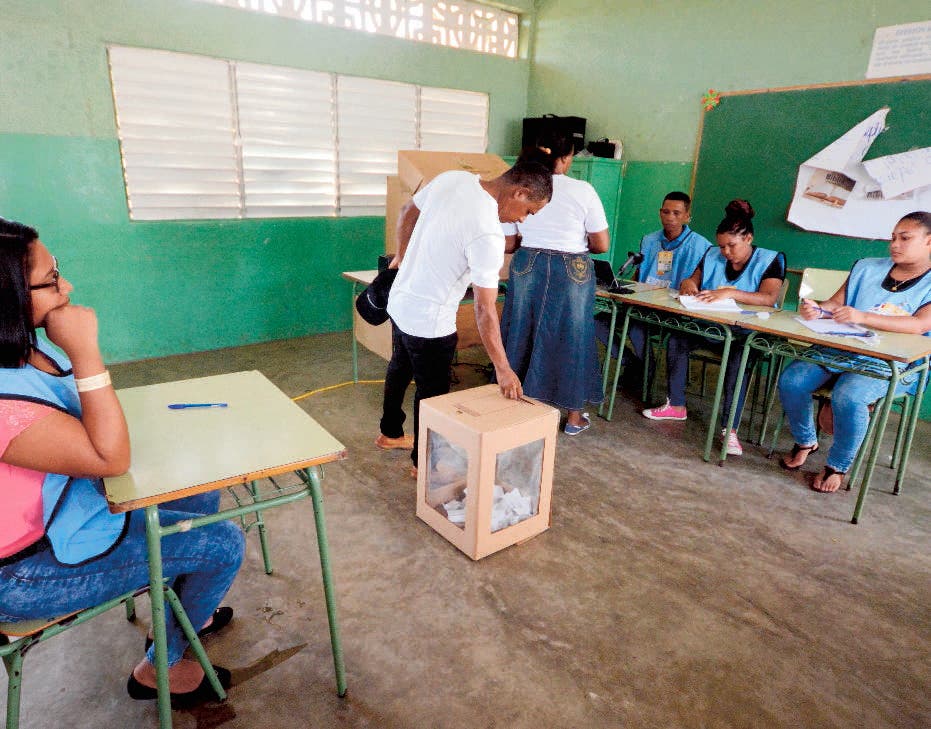 Foto de archivo: Recorrido por diferentes colegios electorales en los sectores de la Elecciones Primarias Simultáneas 2019. Simultáneas 2019. Pedro Sosa