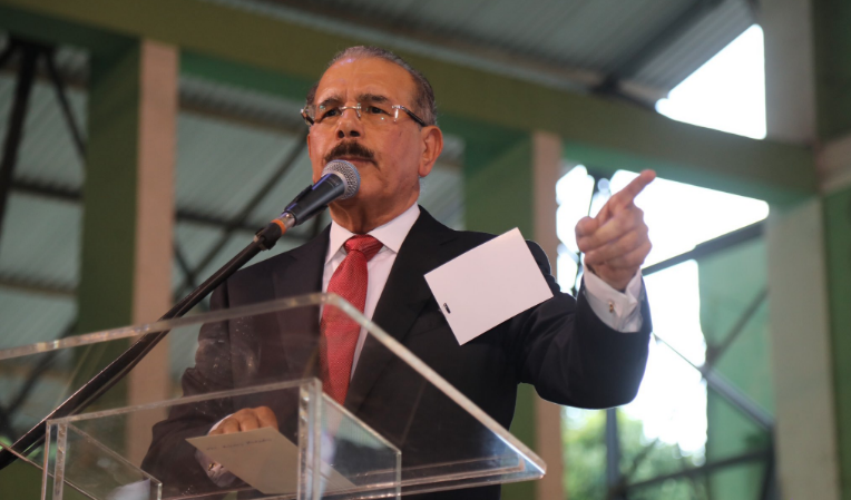 Danilo Medina: «En el PLD caben todos, pero caben los que se quieran quedar»