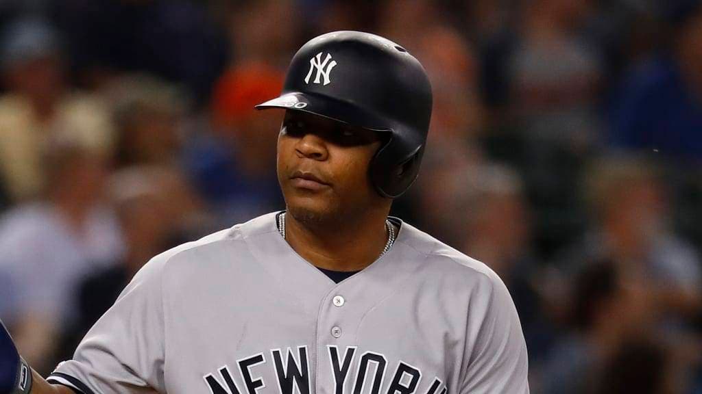 Los Yankees dejan libre al dominicano Edwin Encarnación
