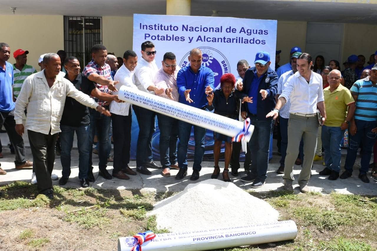 El INAPA invertirá más de 100 millones de pesos en acueductos de Bahoruco