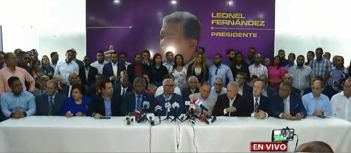 Renuncia grupo de secretarios del PLD para seguir a Leonel Fernández