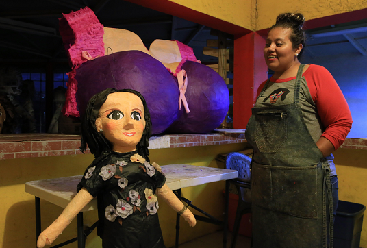 La piñata de Sarita, la polémica hija de José José, ya se vende en México