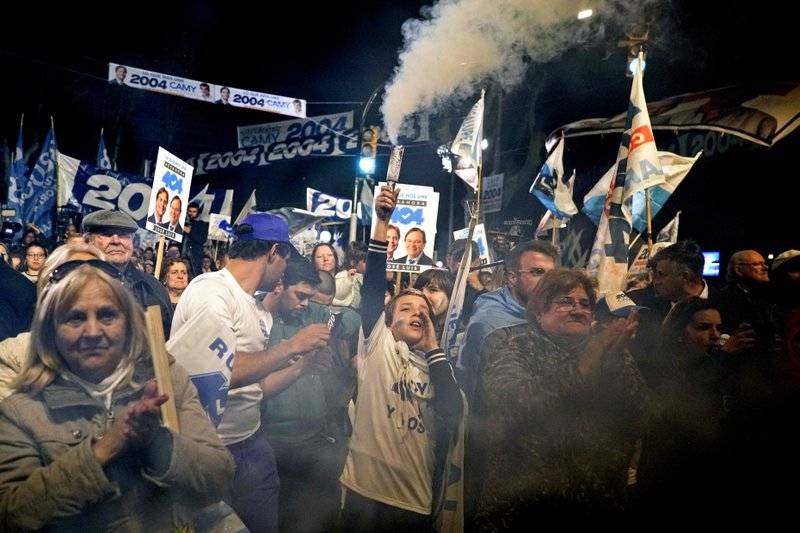 Los uruguayos deciden en las urnas si mantienen o cambian el rumbo del país