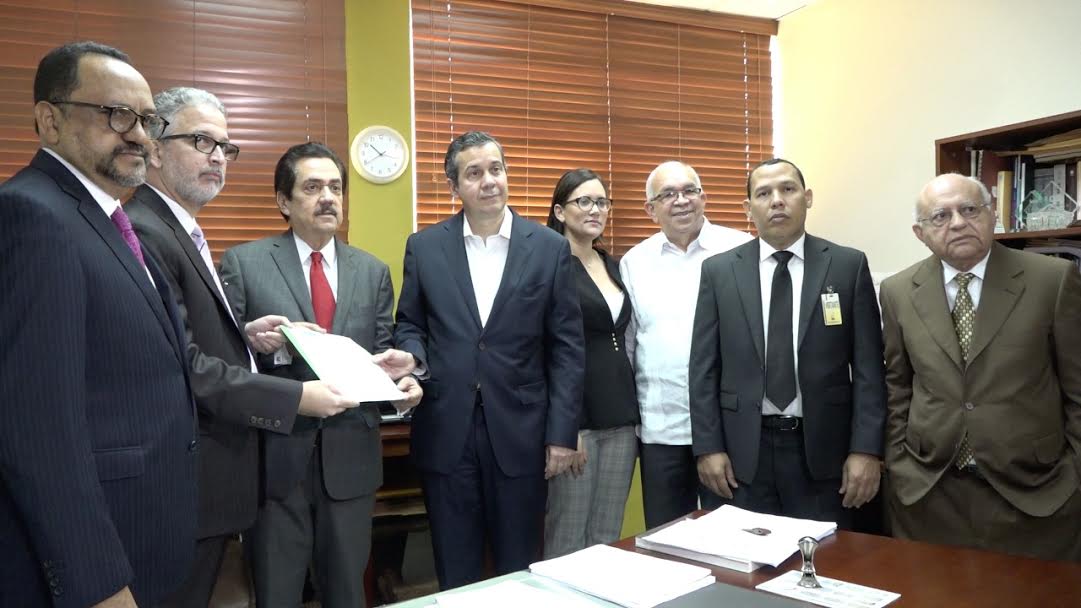 Piden a la JCE requiera a Danilo Medina y otros funcionarios respetar la Constitución que prohíbe participación en campaña