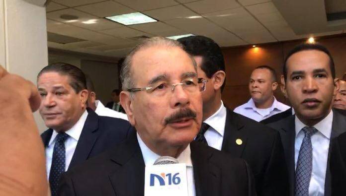 «Mario Lama es parte de la historia de Santo Domingo… Una persona buena y bondadosa», dice Danilo Medina al asistir a la funeraria