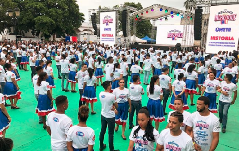 República Dominicana logra record Guinness con 422 parejas bailando merengue