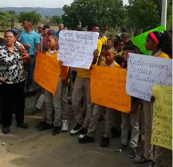 Protestan en Montecristi en demanda de su inclusión en acueducto zona noroeste - Hoy Digital (República Dominicana)