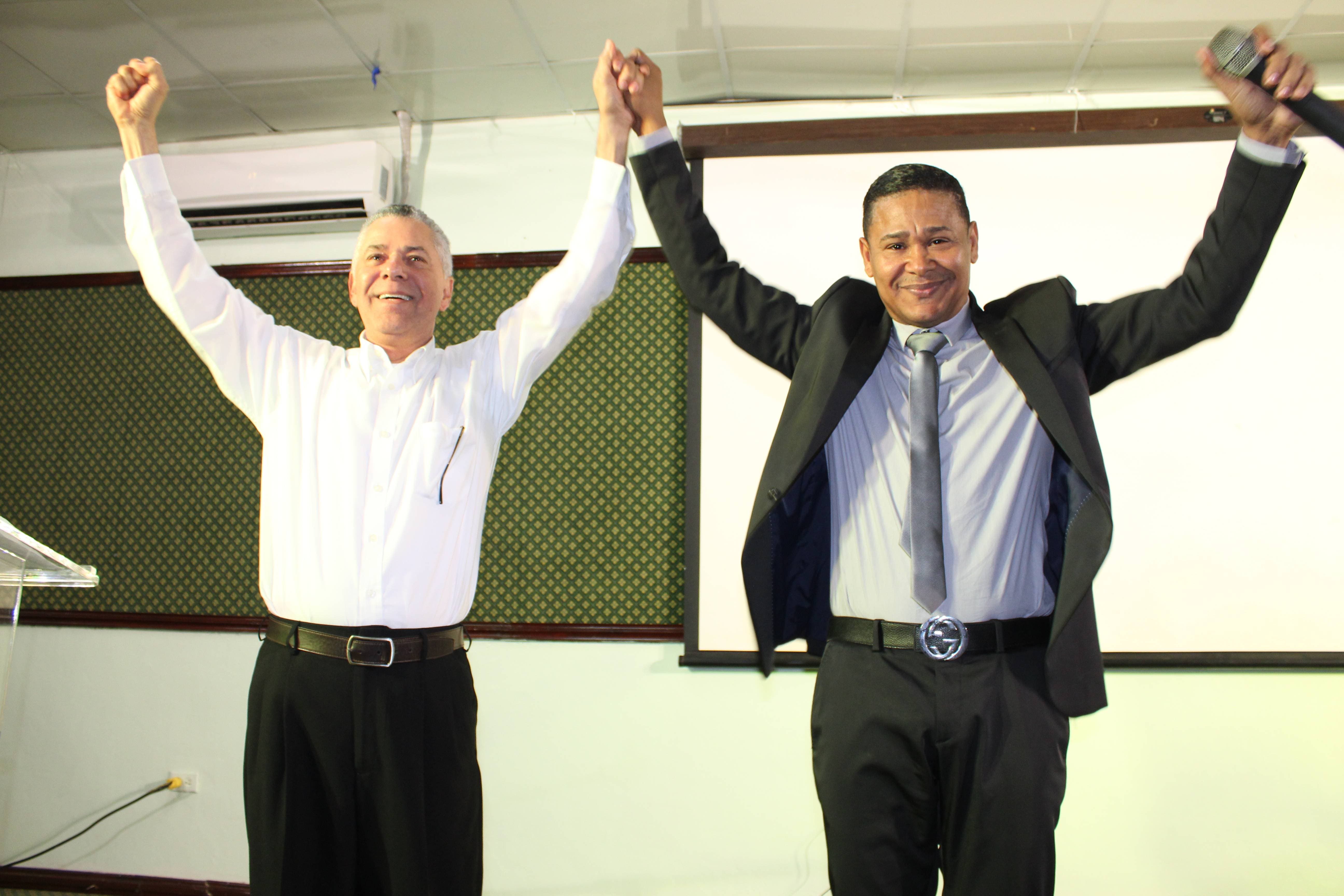 Merenguero El Jeffrey anuncia su apoyo a Manuel Jiménez como alcalde de SDE