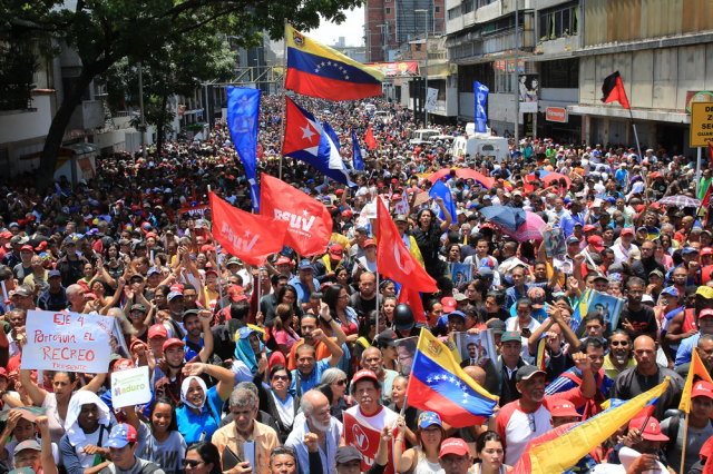 Simpatizantes y opositores de Nicolás Maduro inician jornada de protestas en Caracas