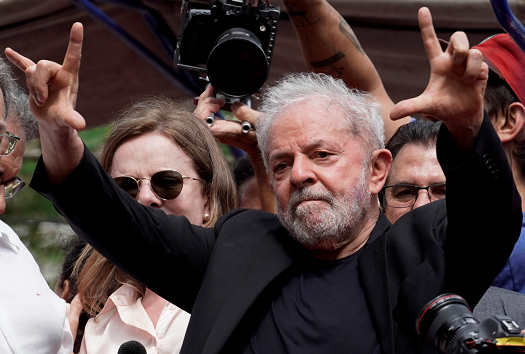 Lula dice que fue a la cárcel y no al exilio para probar mentira en su contra