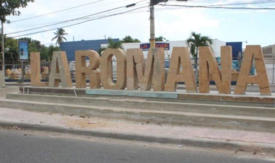 Alcalde de La Romana decide cambiar mural de bienvenida por otro más atractivo