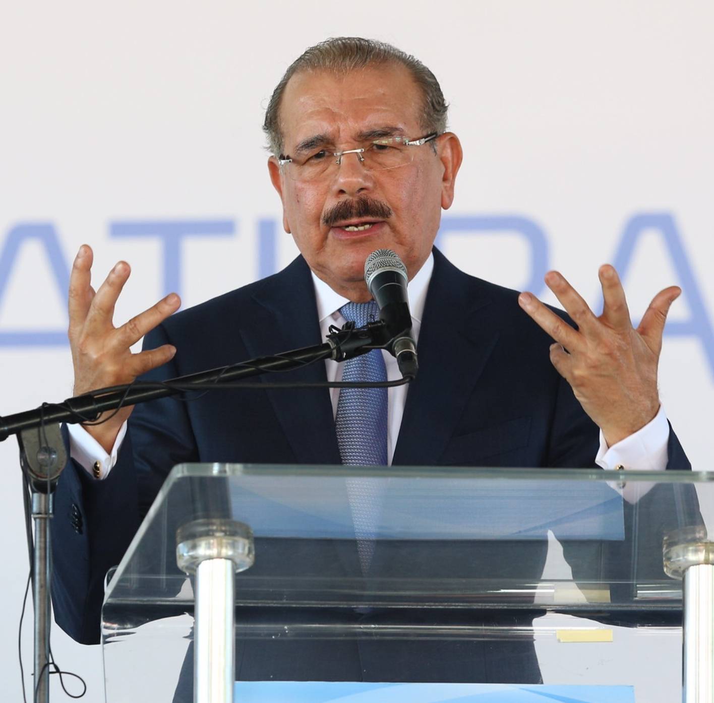 Presidente defiende  Punta Catalina, que entrará en operación en enero 2020