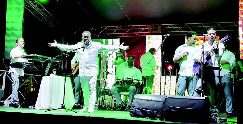 El Torito contagia con su  variado repertorio en Pelícano Club