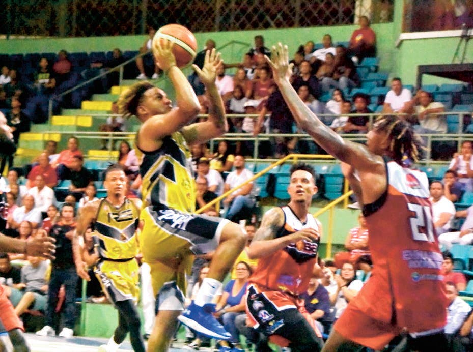Rebeldes a un paso de lograr campeonato basket La Vega