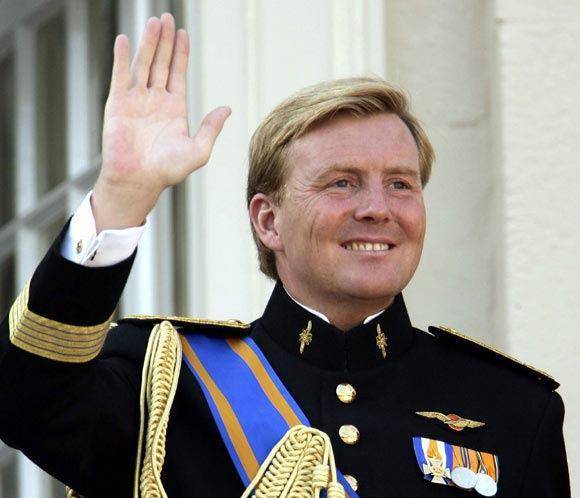 El rey de Holanda pide a jóvenes no “obsesionarse” con la búsqueda del éxito