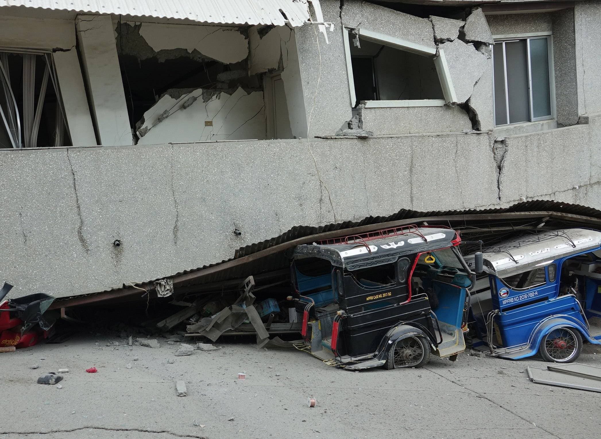 Aumenta a cuatro los muertos por terremoto de 6,8 en el sur de Filipinas
