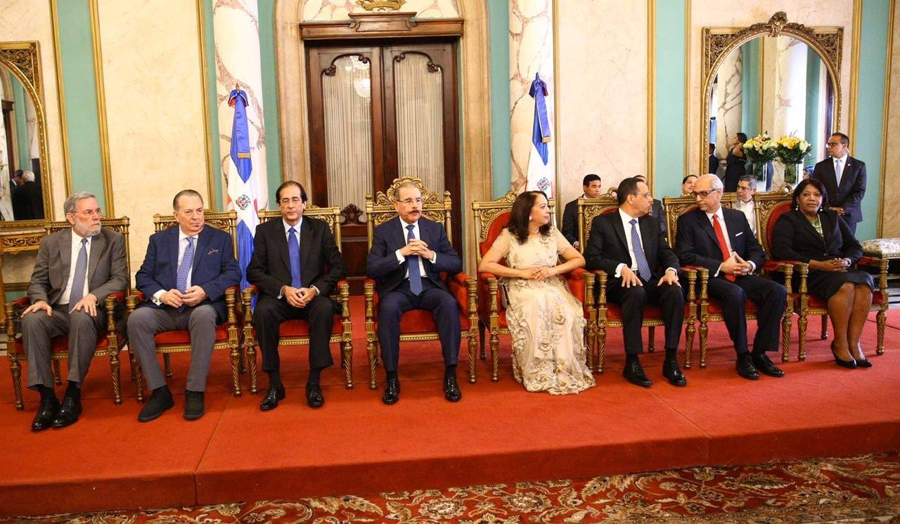 Fotos y videos:  Danilo Medina entrega Premio Nacional de Periodismo 2019