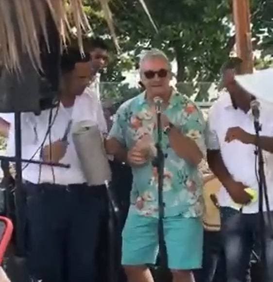 Video: Gonzalo Castillo baila y canta a ritmo de merengue