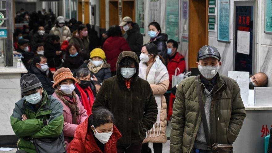 Wuhan prohíbe autos y Hong Kong cierra escuelas por propagación de Coronavirus