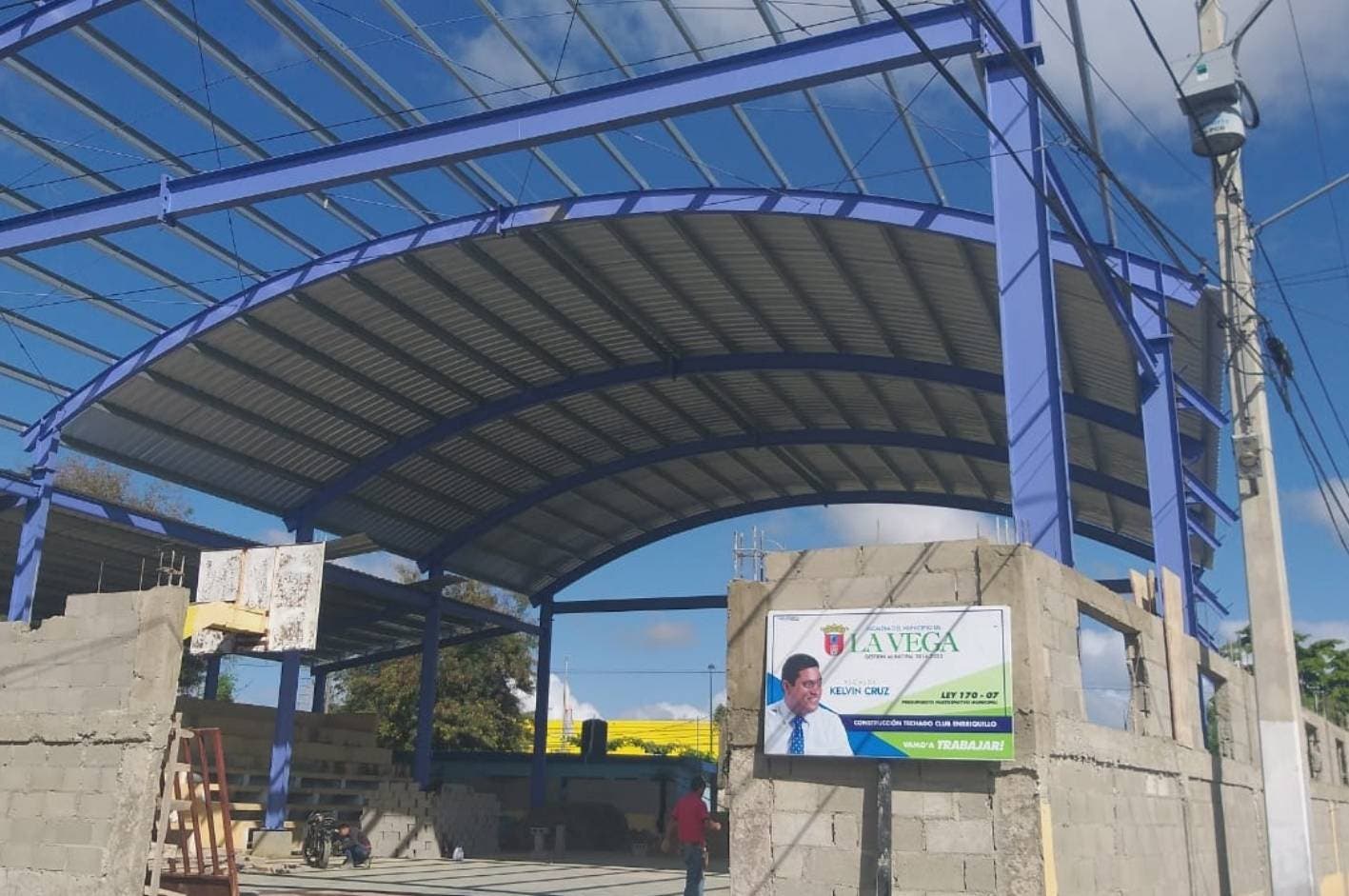 Alcalde de La Vega construye moderno techado baloncesto