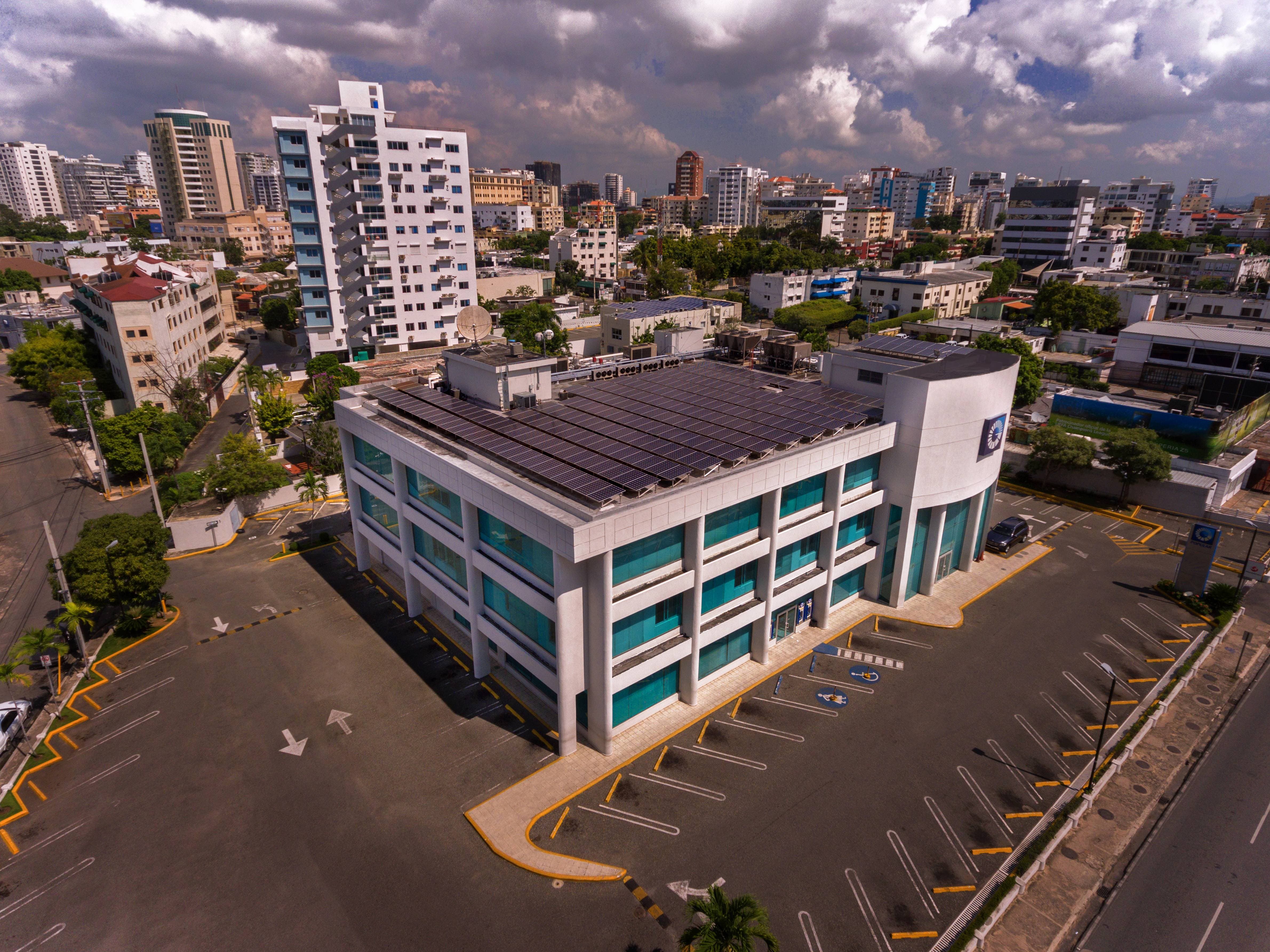 El Popular es la primera institución dominicana que más energía solar genera