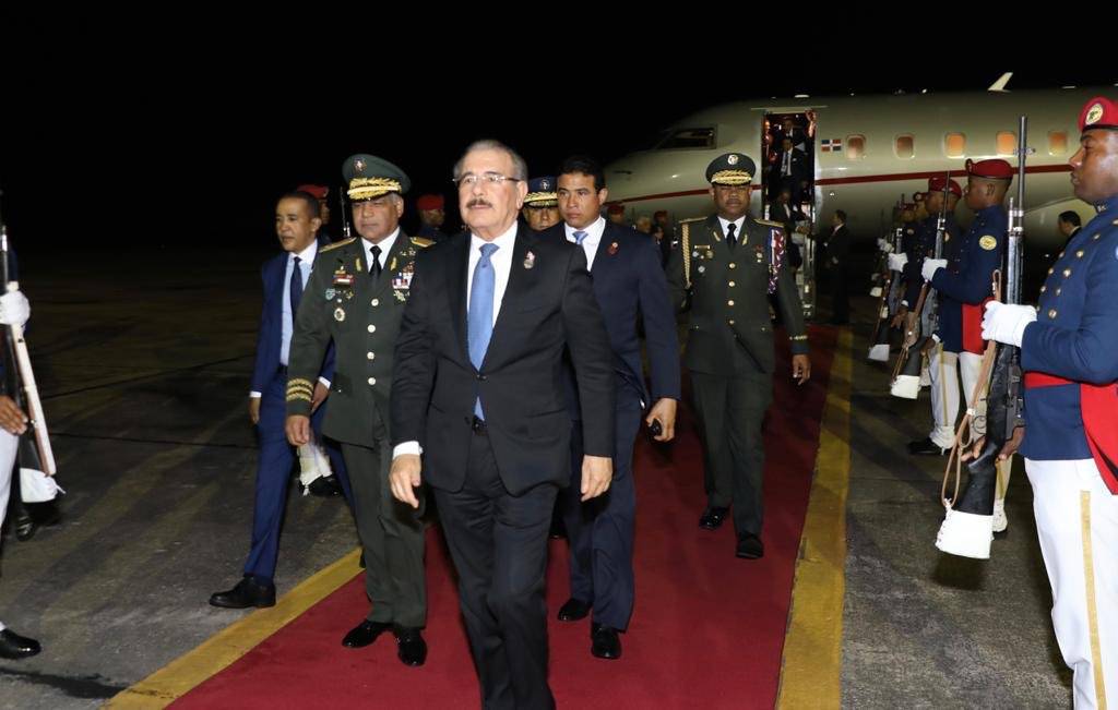 Danilo Medina regresó anoche a RD tras participar en toma de posesión del nuevo presidente de Guatemala, Alejandro Giammattei