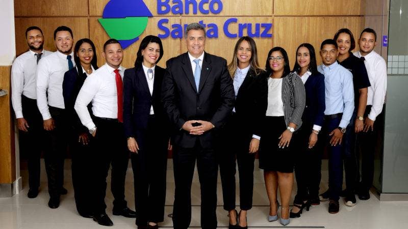 Banco Santa Cruz abre al p blico un nuevo centro de negocios en