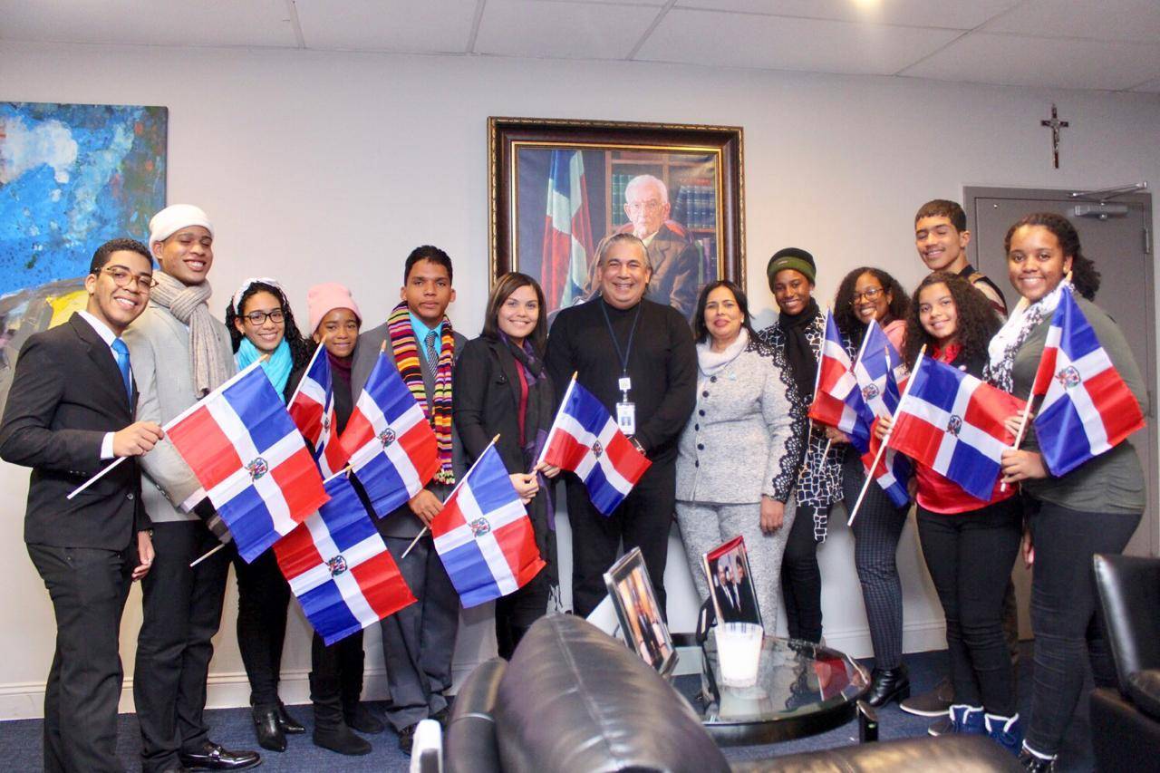 Consulado dominicano en New York reconoce estudiantes meritorios de la Regional 10 de Santo Domingo
