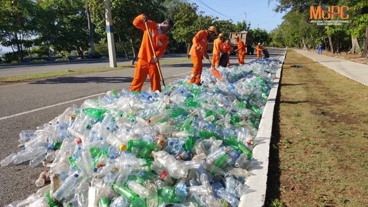 Desechos plásticos esparcidos en el Parque Mirador Sur se trató de una campaña de CND