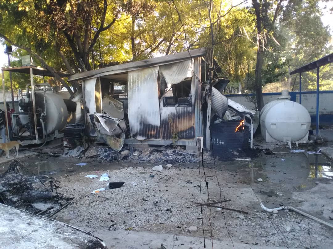 Turba de haitianos incendia comisaría en Anse-Au-Pitre tras muerte de líder juvenil
