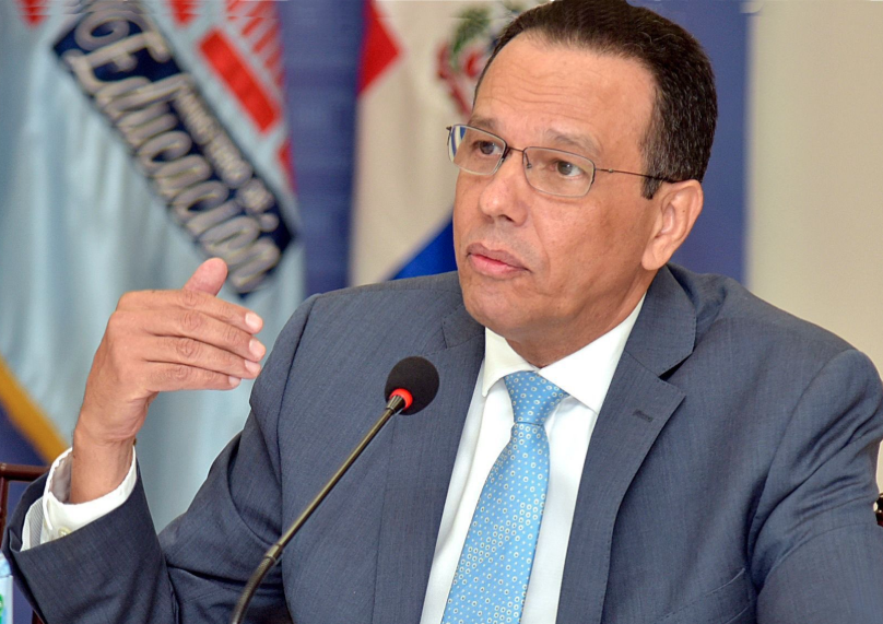 Ministro de Educación Antonio Peña Mirabal felicita a periodistas dominicanos en su día