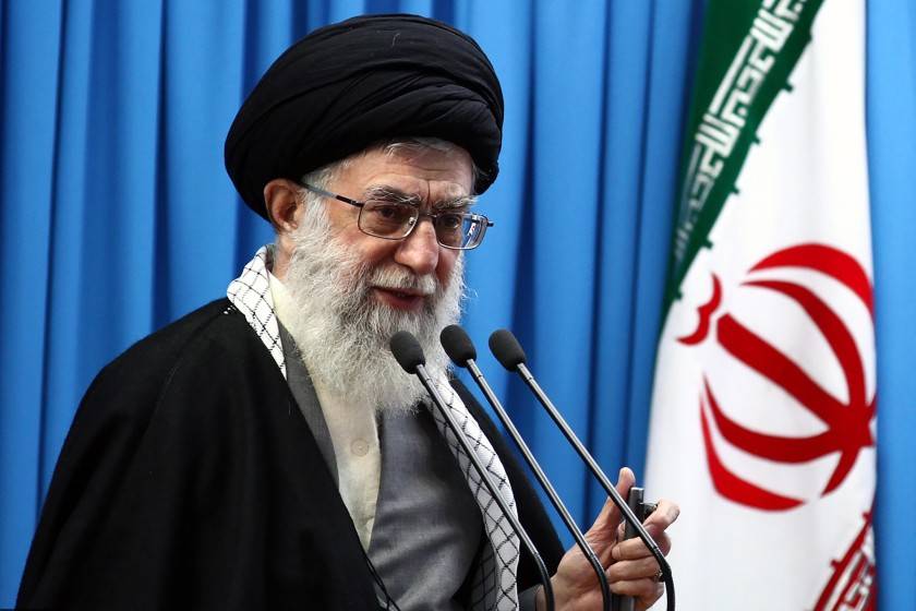 Donald Trump es un «payaso» que traicionará a iraníes, dice líder supremo de Irán