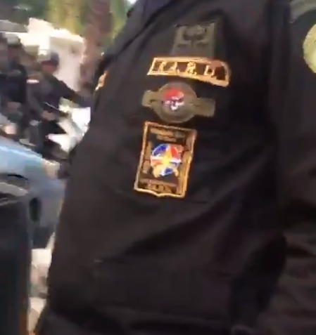 Vídeo: Agentes de seguridad presidencial impiden a ciudadanas pasar con pancartas próximo  a vivienda de Danilo Medina